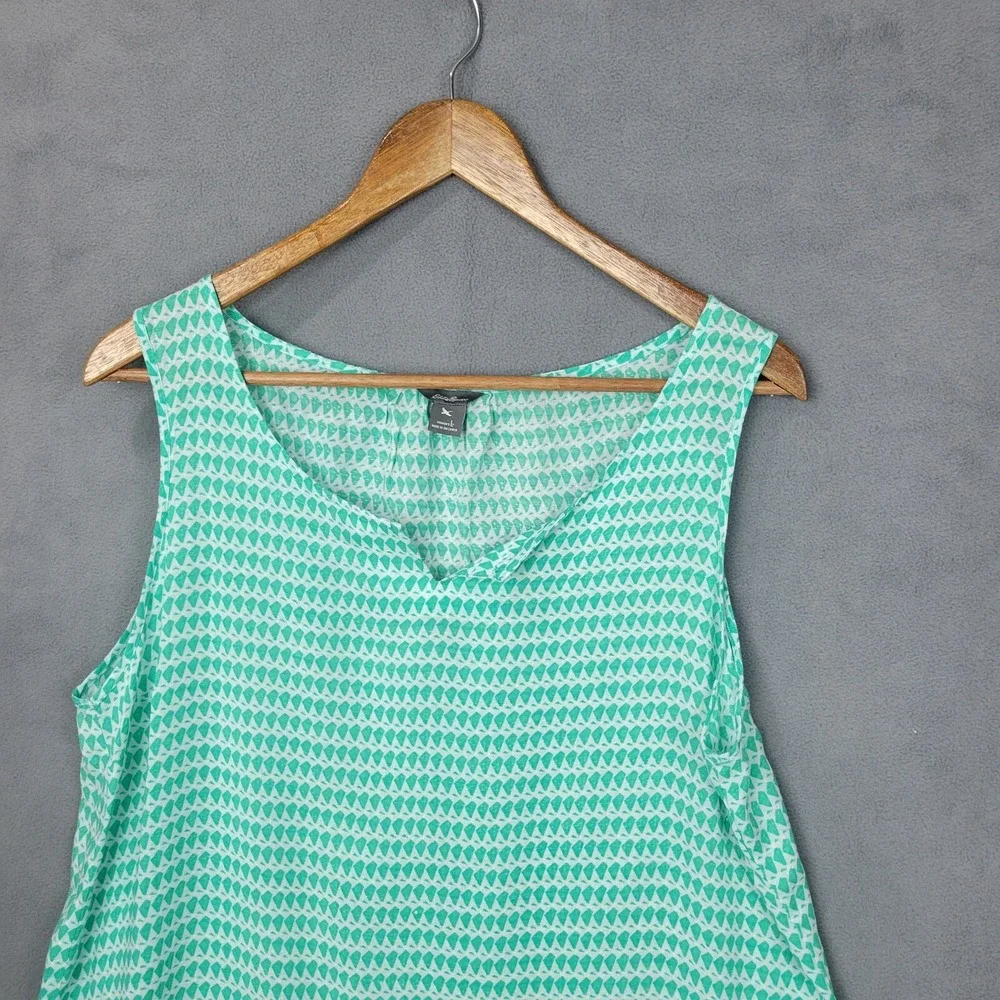 Eddie Bauer Tank Top Women's Large Green White Geometric 100% Rayon Split‎ Neck